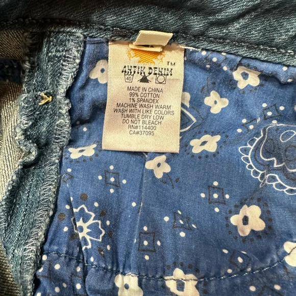 ANTIK DENIM ~ Low rise medium wash distressed straight leg jeans size 31 - Picture 3 of 9